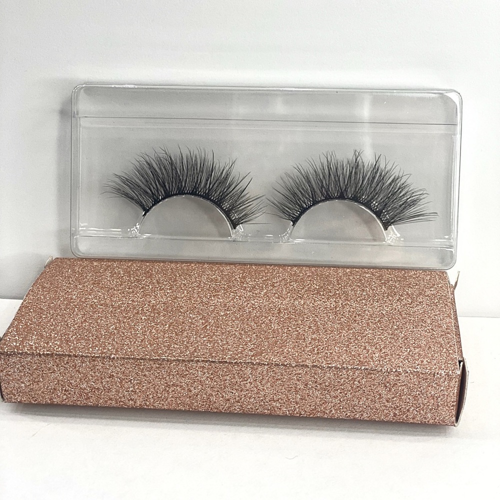 Lashes - That Good Good - Picture 2 of 3